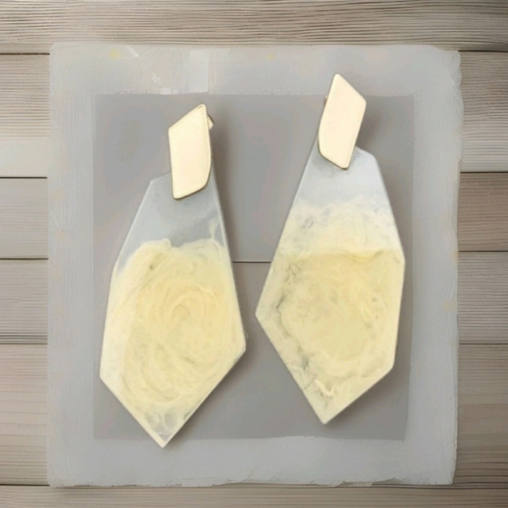 NWT Swirled Acrylic Cream Geo Drop Gold Earrings